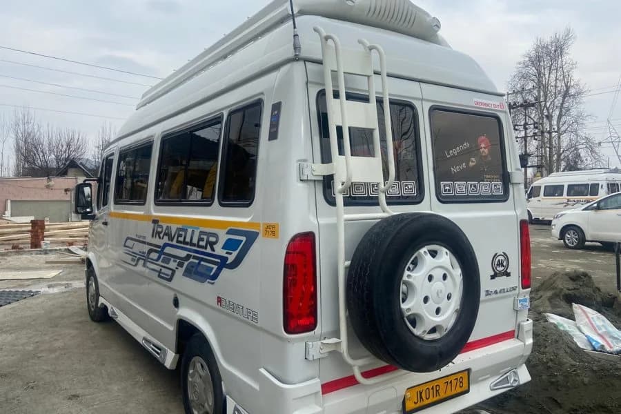 Tempo Traveller 17+1 alternate view